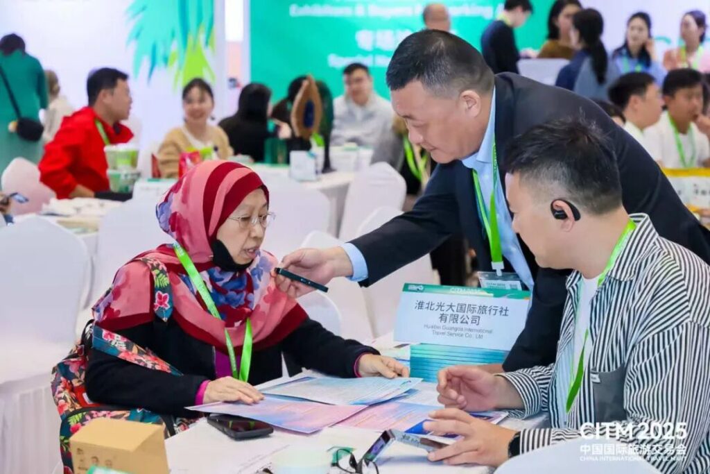 海湾国家旅行商参加2025中国国际旅游交易会